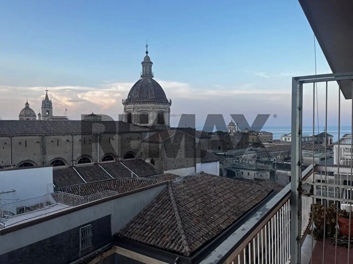 Appartamento trilocale in vendita in Via Pennisi, Acireale