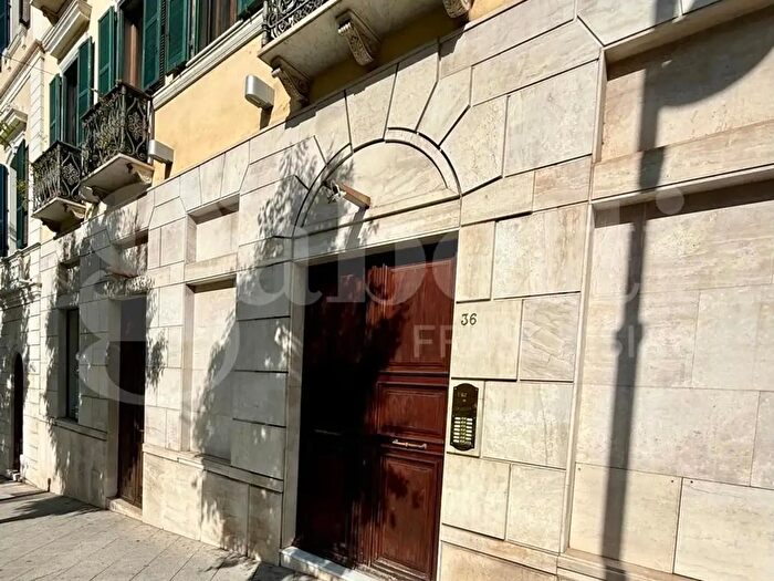 Appartamento quadrilocale in vendita in Viale Regina Margherita, Cagliari