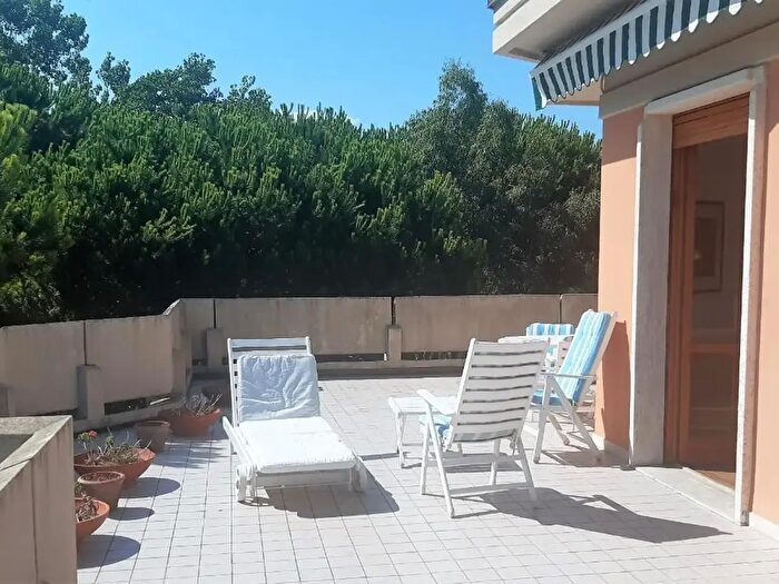 Appartamento con 8 locali in affitto in Massa