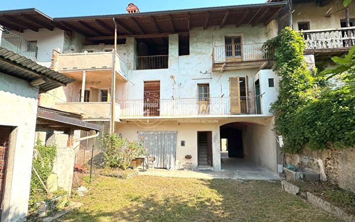 Casa con 7 locali in vendita in Via Camillo Benso Conte di Cavour, San Giorgio Canavese