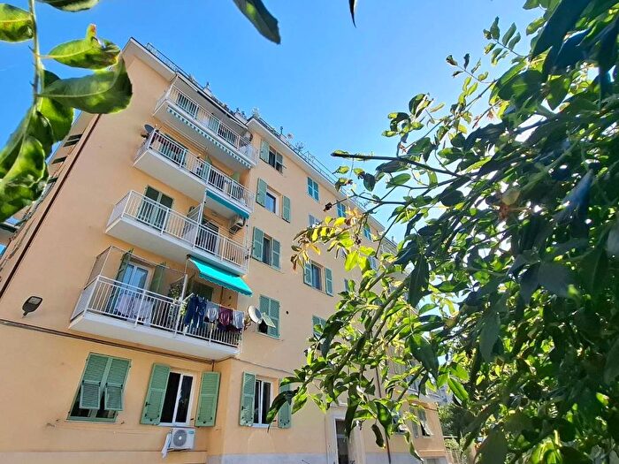 Appartamento trilocale in vendita in Via Giovanni Scriba, Multedo, Genova