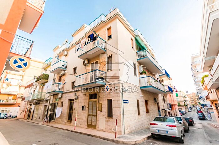 Appartamento trilocale in vendita in Vicolo Emanuele Tulliano a Manfredonia Zona Croce Stazione, Manfredonia