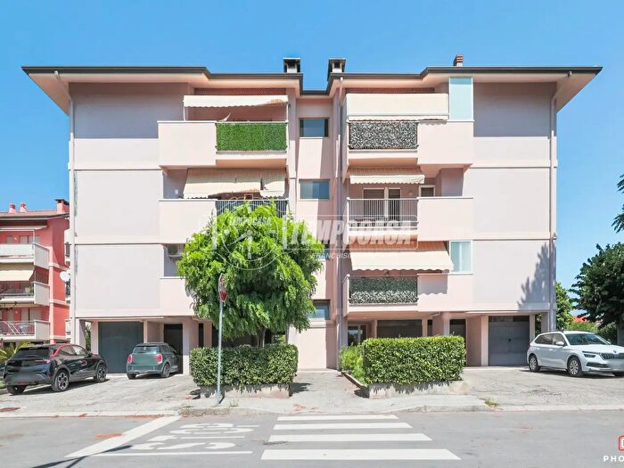 Appartamento quadrilocale in vendita in Viale Riace, Riccione
