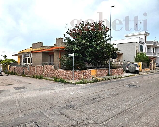 Casa con 10 locali in vendita in Via Corsica Via Udine Via Specchia Normanna, Copertino