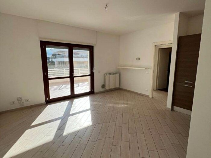 Appartamento trilocale in affitto in Via Alberto Giolitti, Mezzocammino, Roma