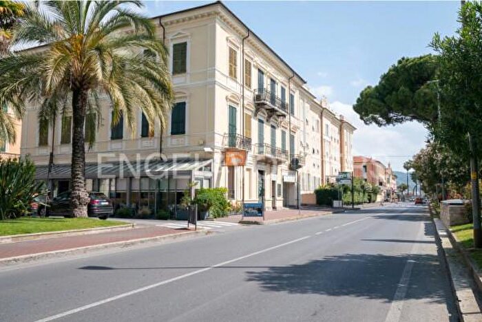 Appartamento bilocale in vendita in Corso Giuseppe Garibaldi, Diano Marina