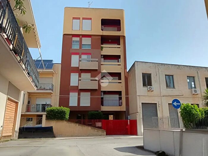 Appartamento trilocale in vendita in Via Canale Scalabrino, Erice