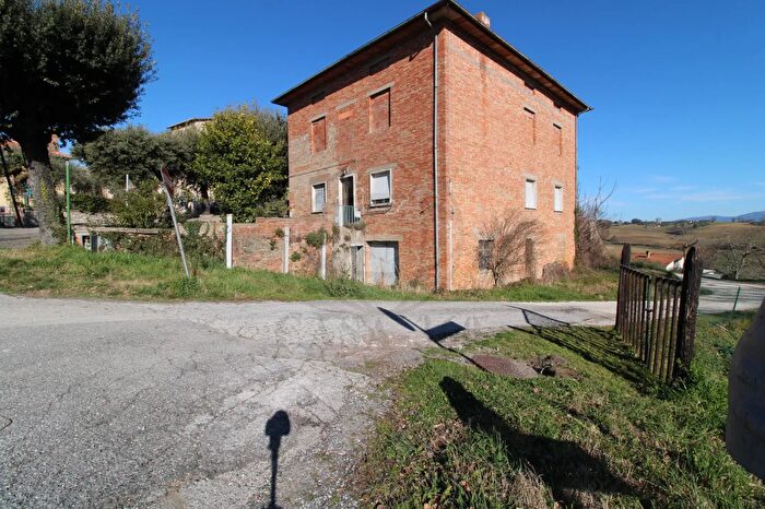 Casa con 6 locali in vendita in Montecastrilli