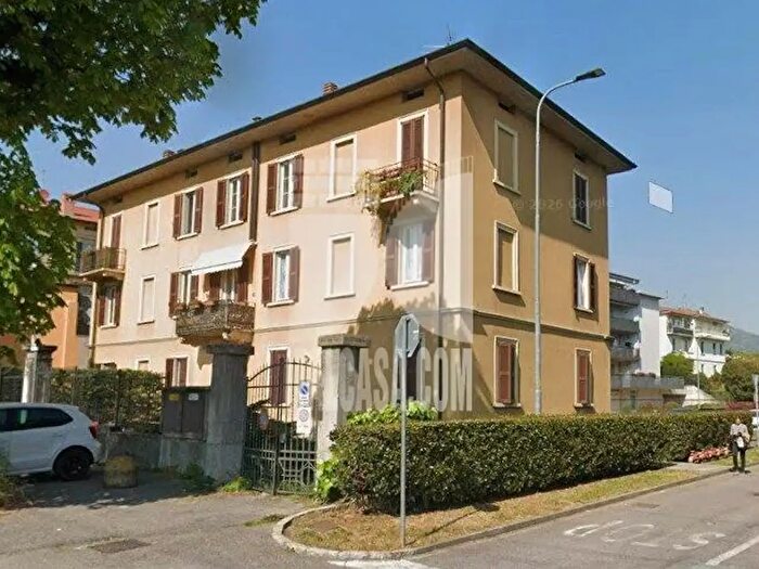 Appartamento trilocale in affitto in Via Pesenti, Alzano Lombardo