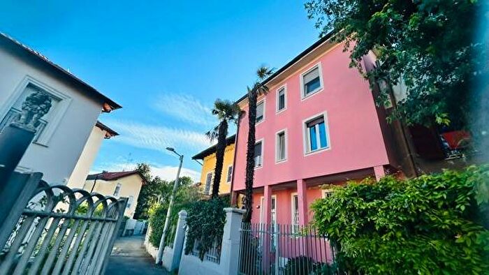 Appartamento quadrilocale in affitto in Via Lanciano, Zara, Milano