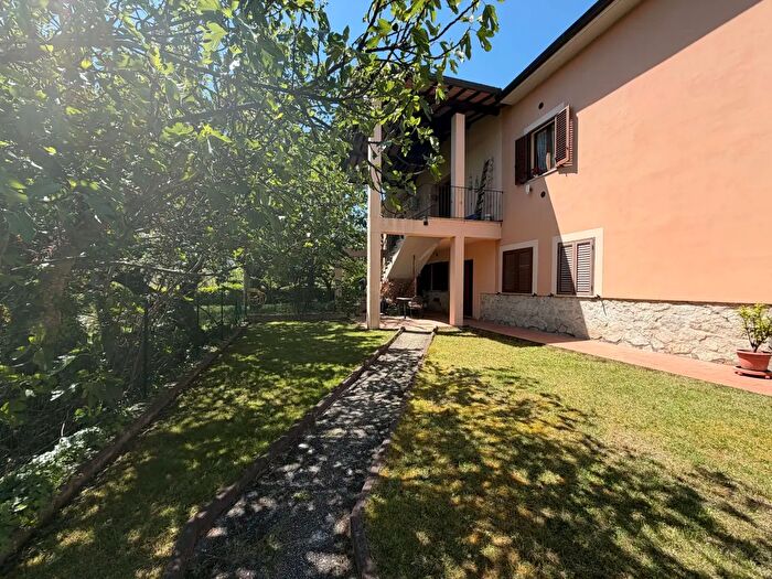Appartamento trilocale in vendita in Via della Meccanica, Spoleto