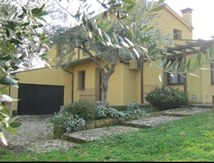 Casa con 6 locali in vendita in Via Fratta, Gradara