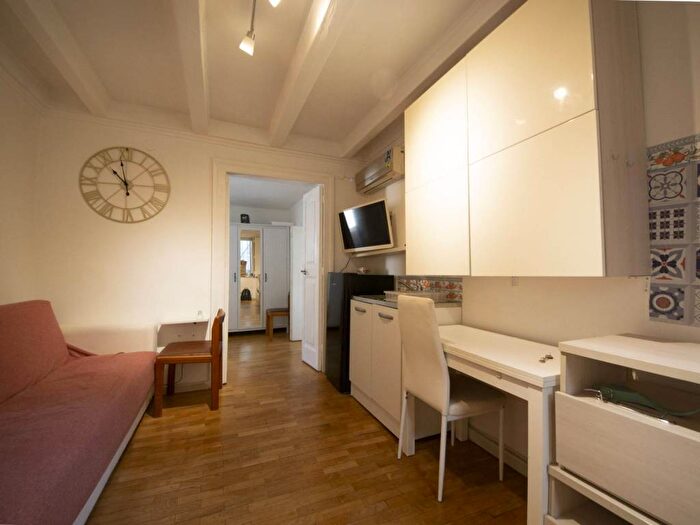 Appartamento bilocale in affitto in Via Francesco Crispi, Piazza Amedeo Parco Margherita, Napoli