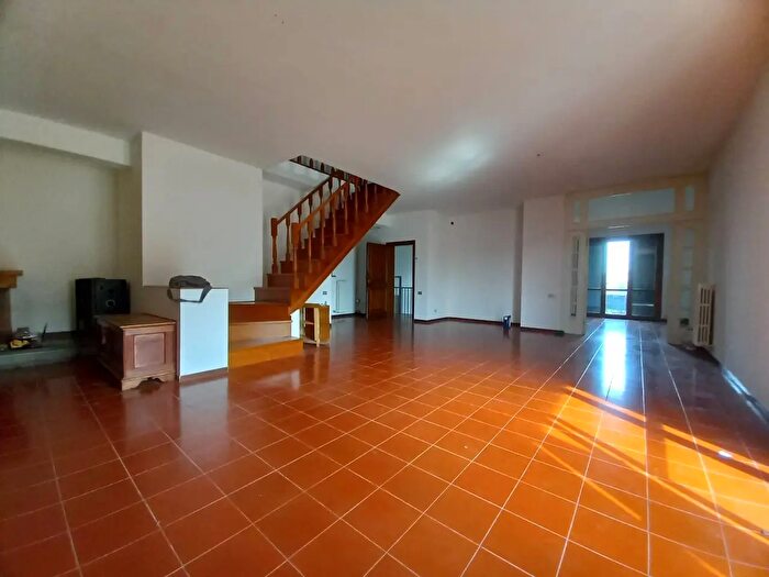 Casa con 6 locali in vendita in Viale della Rimembranza, Ponsacco