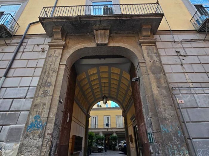 Appartamento bilocale in affitto in Calata Trinità Maggiore, Centro Storico, Napoli