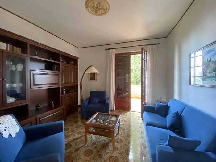 Casa quadrilocale in vendita in Gambassi Terme