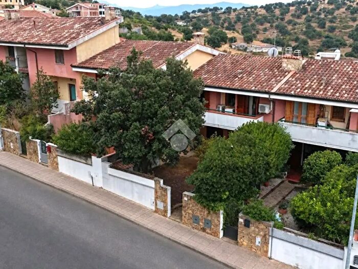 Casa con 5 locali in vendita in Via Enrico De Nicola, Nuoro