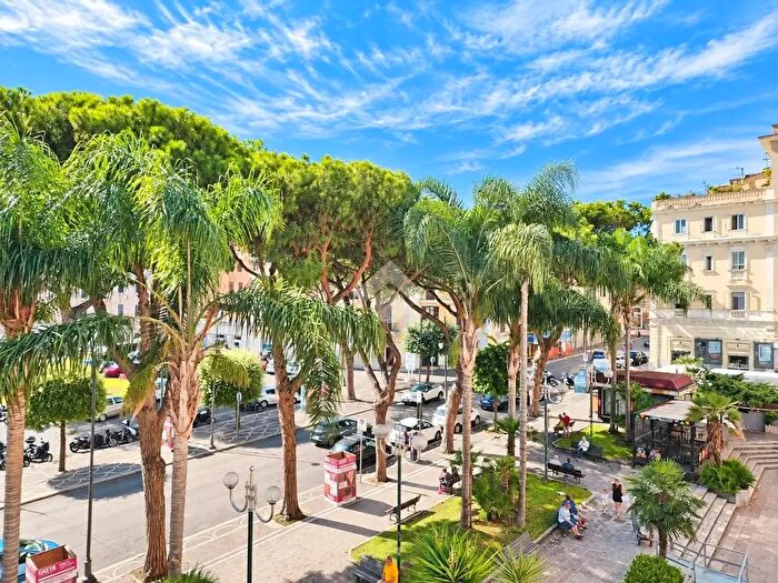 Appartamento con 5 locali in vendita in Piazza della Libertà, Gaeta