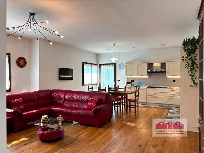 Casa con 6 locali in vendita in Viale SantAgostino, Vicenza
