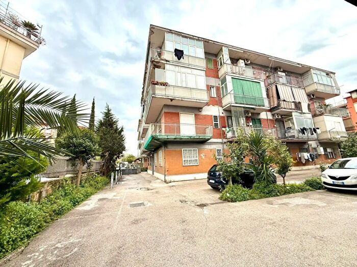 Appartamento trilocale in vendita in Via Privata Enrico Maffettone, Napoli