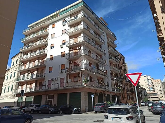 Appartamento quadrilocale in vendita in Via Brigata Aosta, Palermo