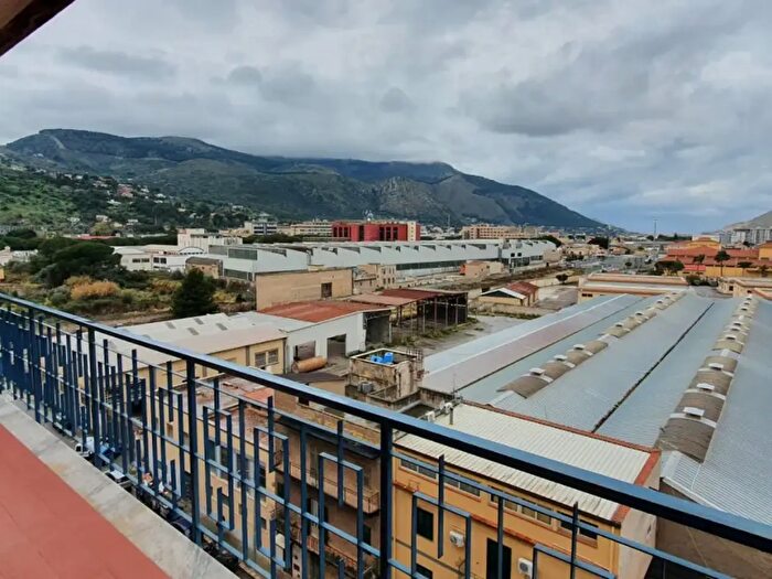 Appartamento quadrilocale in affitto in Via Maltese, Palermo