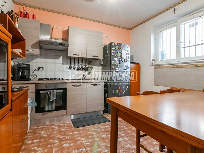Appartamento con 5 locali in vendita in Limbiate