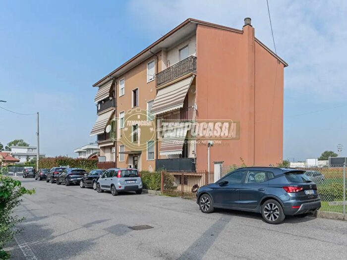 Appartamento trilocale in vendita in Busnago