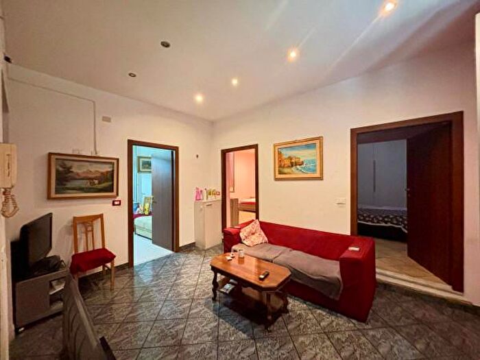 Appartamento trilocale in vendita in Via Cornigliano, Genova