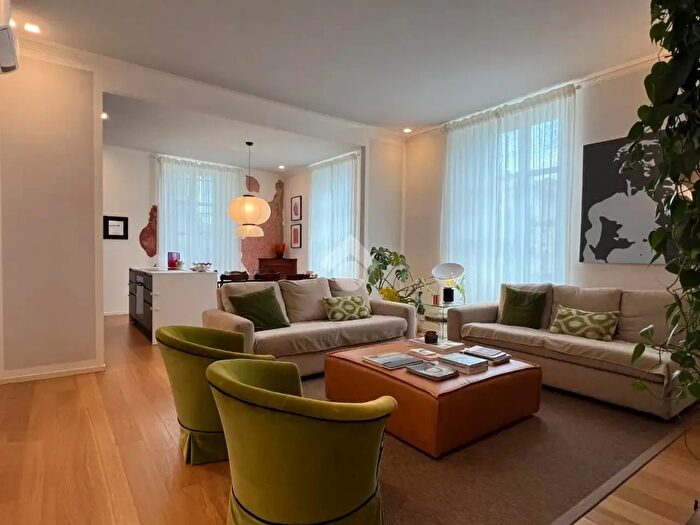 Appartamento trilocale in vendita in Via Antonio Rosmini, Milano