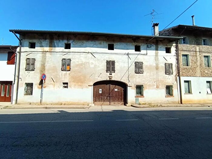 Casa con 6 locali in vendita in Lestizza