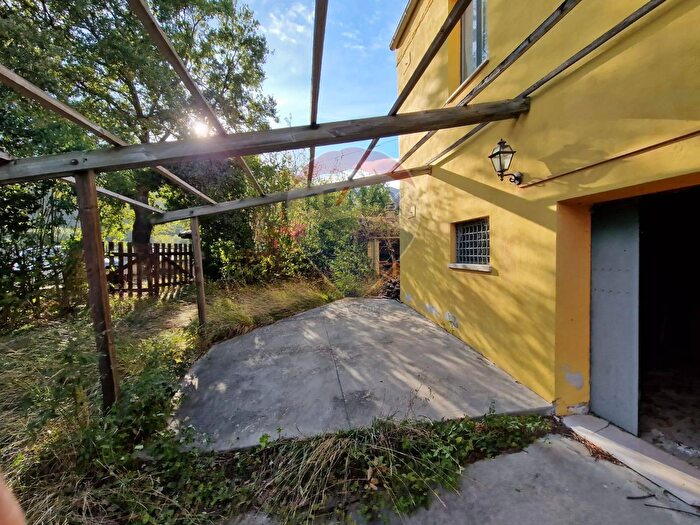 Casa quadrilocale in vendita in Contrada Campo Mirabello, Montebello Di Bertona