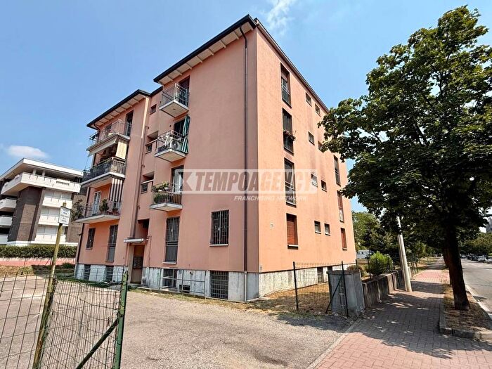 Casa quadrilocale in vendita in Via XXIV Maggio, Cormano
