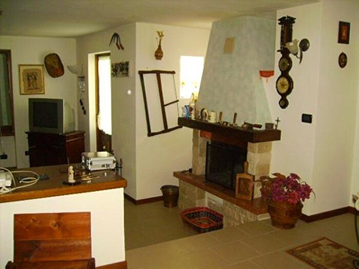 Casa con 5 locali in vendita in Via dei Campi, Valvestino