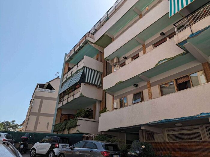 Appartamento trilocale in affitto in Via Prospero Farinacci, Baldo degli Ubaldi, Roma