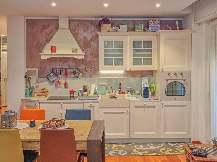 Appartamento trilocale in affitto in Via Angelo Scarsellini, San Zeno, Verona