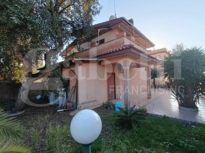 Casa quadrilocale in vendita in Via Calliope, Anzio