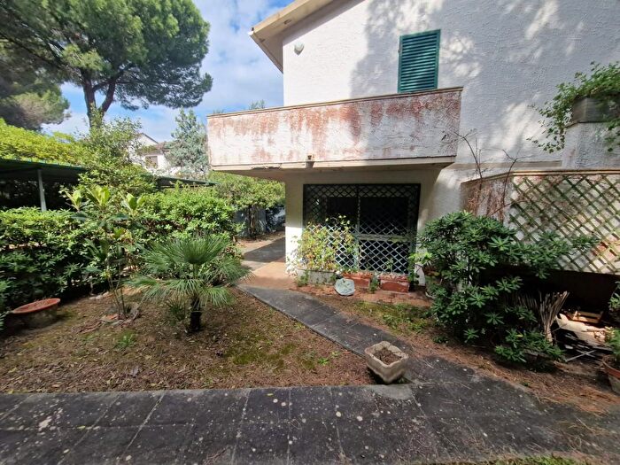 Casa con 6 locali in vendita in Rosignano Marittimo