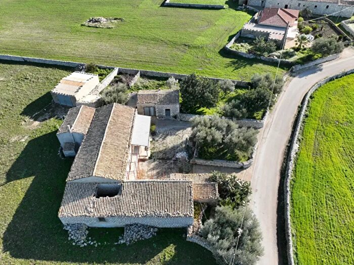 Casa con 5 locali in vendita in Via Comunale Palazzella Balatazza, Modica