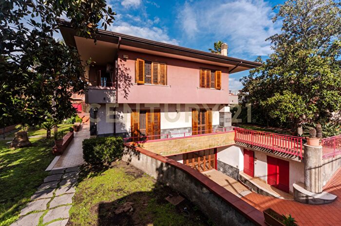 Casa con 10 locali in vendita in Via Taormina, San Giovanni La Punta