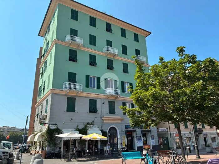 Appartamento con 5 locali in vendita in Piazza Romagnosi, Genova