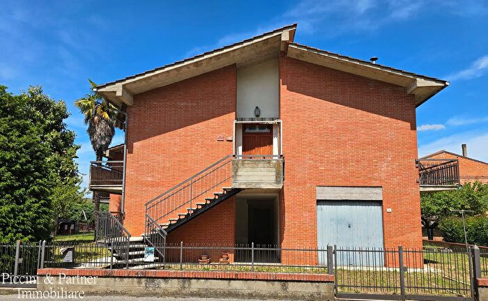 Casa con 12 locali in vendita in Via Como, Montepulciano