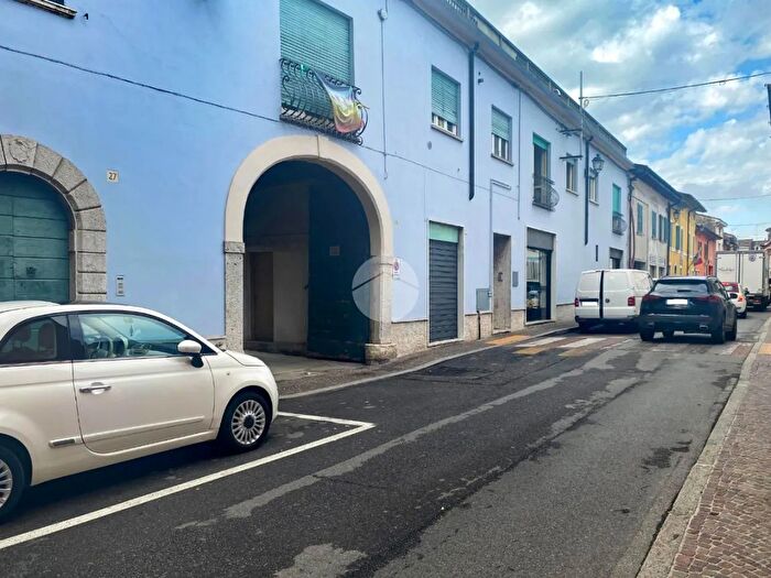 Appartamento trilocale in vendita in Via Alessandro Volta, Manerbio