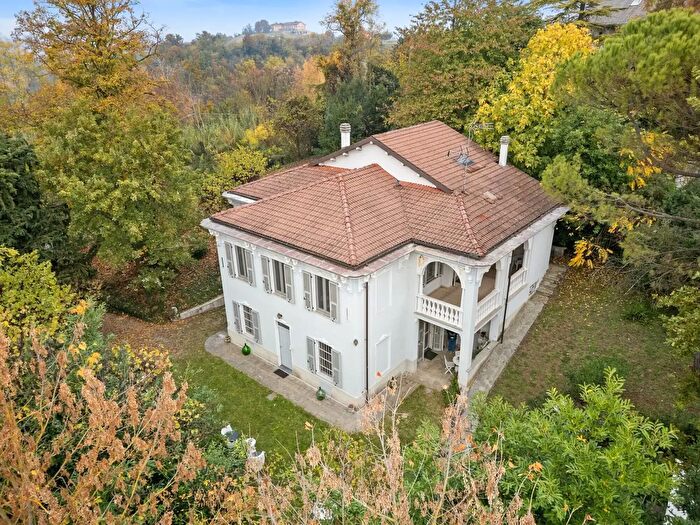 Casa con 13 locali in vendita in Via per Cuccaro, Fubine