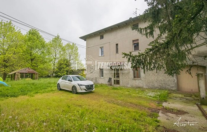 Casa con 8 locali in vendita in Via Caselle, Nonantola