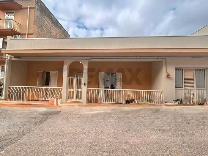 Casa con 6 locali in vendita in Via Gaggini, Santa Croce Camerina