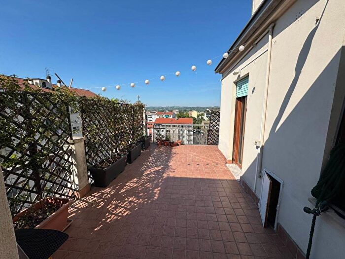 Appartamento quadrilocale in affitto in Via Tortona, Piazza Genova, Alessandria