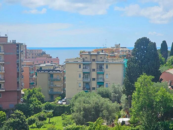 Appartamento quadrilocale in vendita in Zona Quinto Genova, Genova