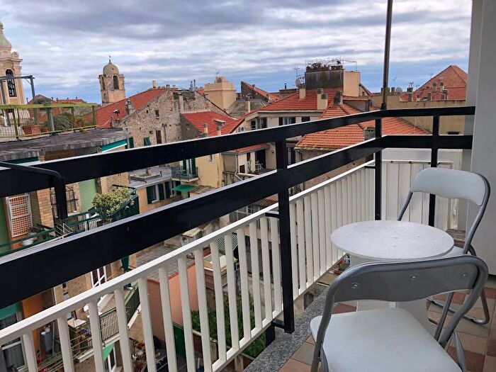 Appartamento bilocale in affitto in Via Bardineto, Centro, Finale Ligure