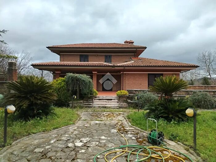 Casa con 10 locali in vendita in Via Provinciale, Altavilla Irpina